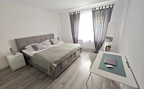 FH-Nähe: Modernes Apt mit Balkon